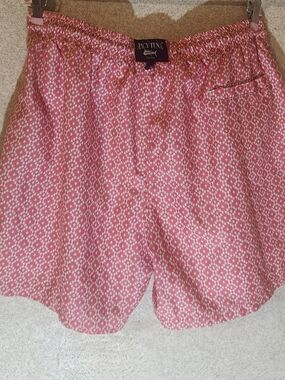 Spicy Tuna Men’s Pink Geometric Hybrid Shorts